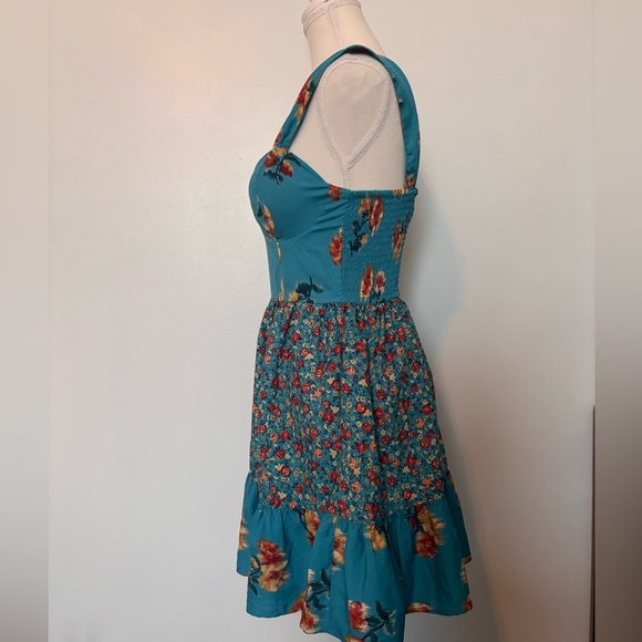 Floral Teal Sleeveless Dress - Picture 2 of 11
